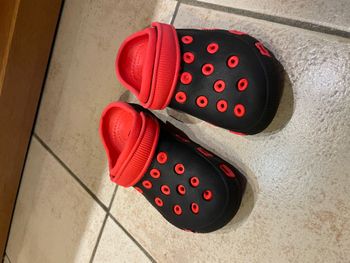 Sandales / sabots enfants taille 32 type Crocs