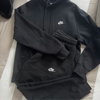 État neuf ensemble Nike