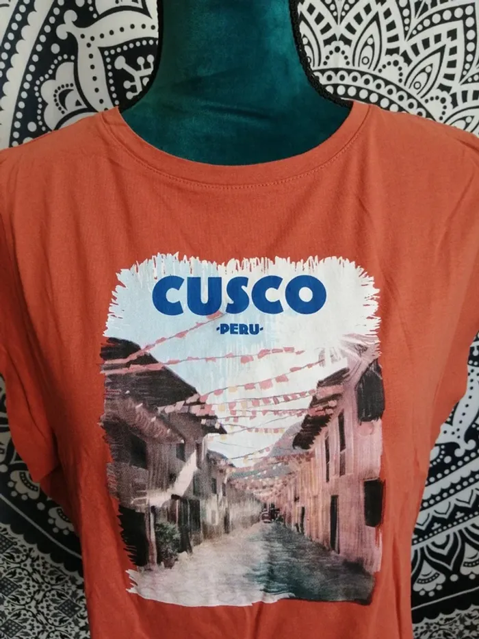 Tee-shirt rouille épaules larges effet épaulettes avec photo cusco peru / gémo / (M) - photo numéro 3