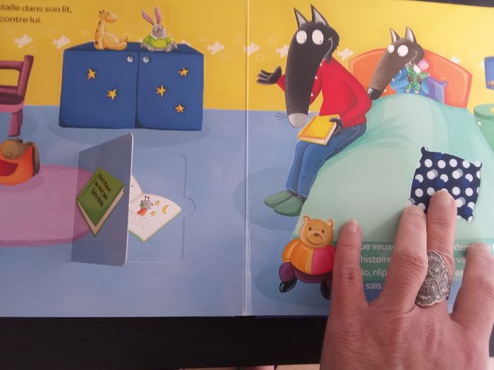 Gros livre au dodo p'tit loup , sensoriel, édition auzou, trappes, matières - photo numéro 7