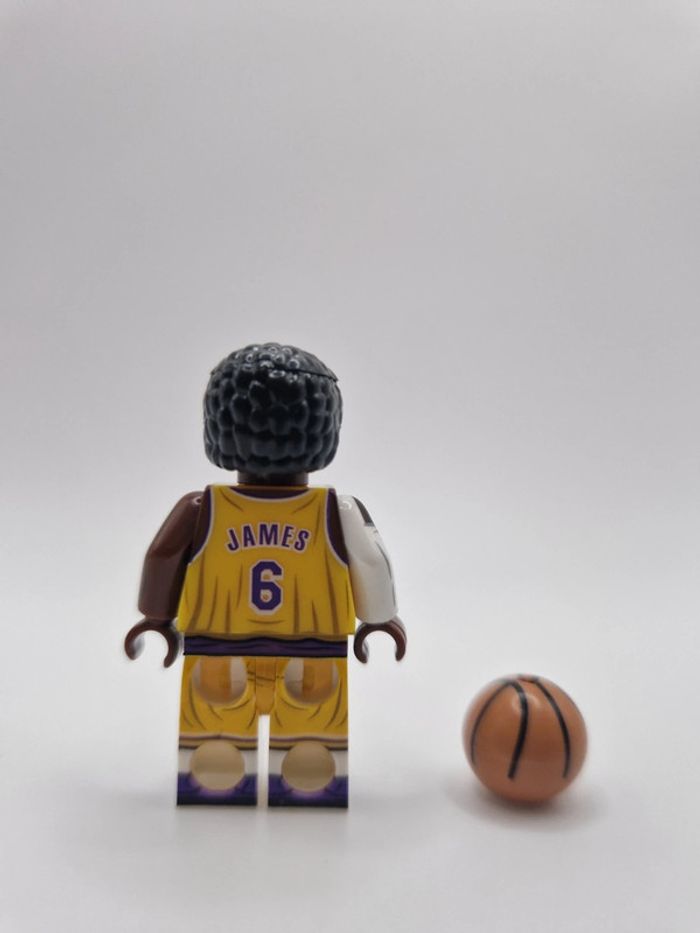 Figurine type lego Joueur de Basket LeBron James - photo numéro 4