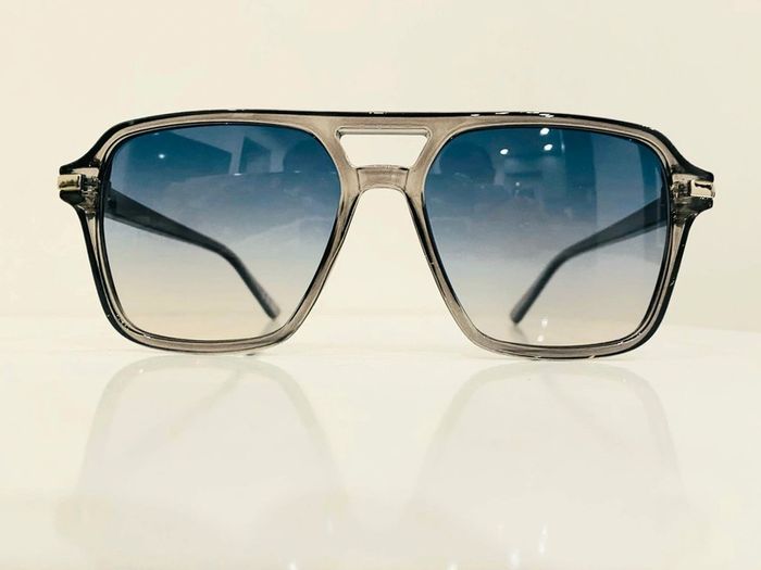 Lunette de soleil mixte grise verres bleus dégradés UV protection catégorie 2 - photo numéro 3