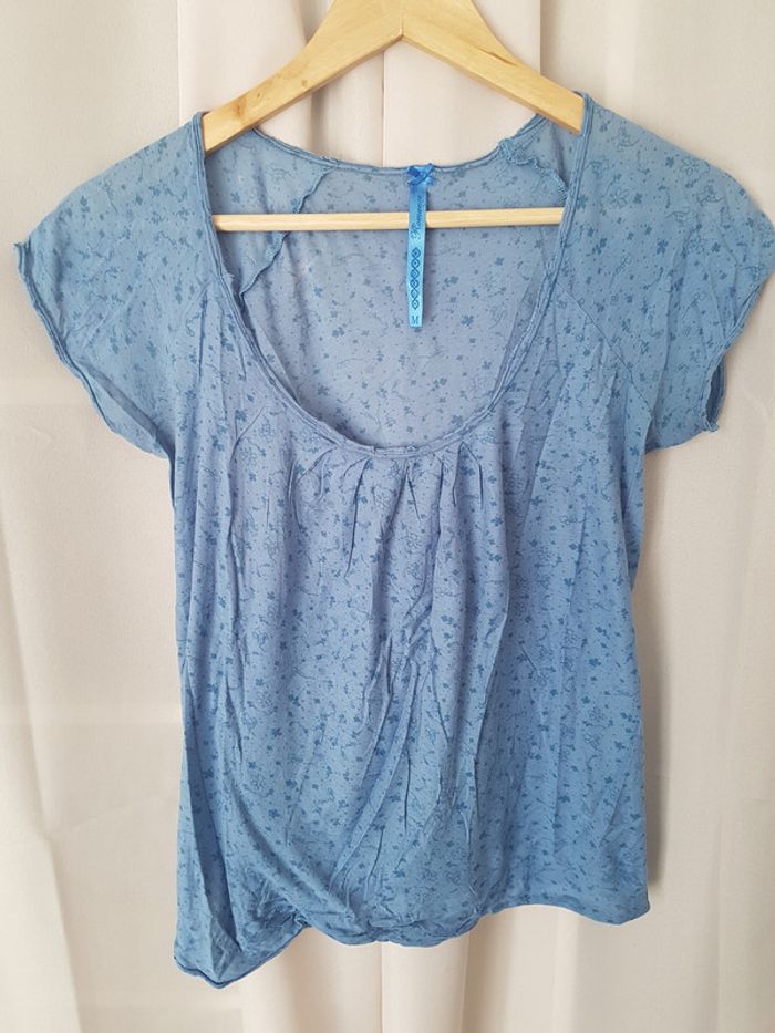 T-shirt bleu petits imprimé encolure ronde basse