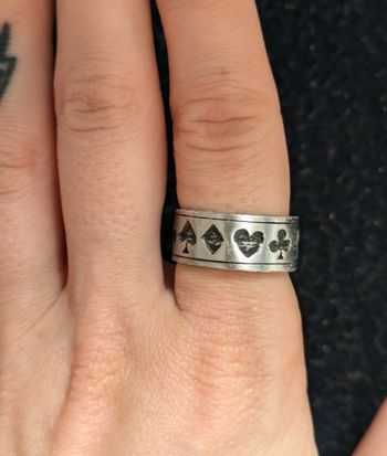 Bague en acier symboles de cartes