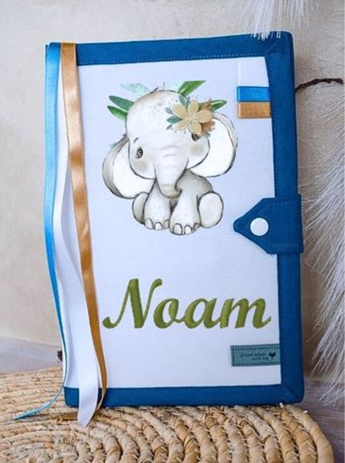Protège carnet de santé personnalisé ELEPHANT SAVANE - CHOIX DE COULEURS ET PRÉNOM PAR MESSAGE
