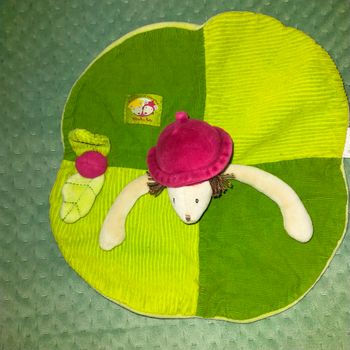 Doudou plat souris Balthazar et Valentine vert bonnet rouge MOULIN ROTY