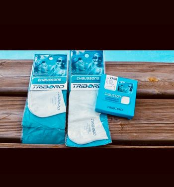 3 paires de chaussons hygiéniques et antidérapants en latex Tribord de Decathlon. 