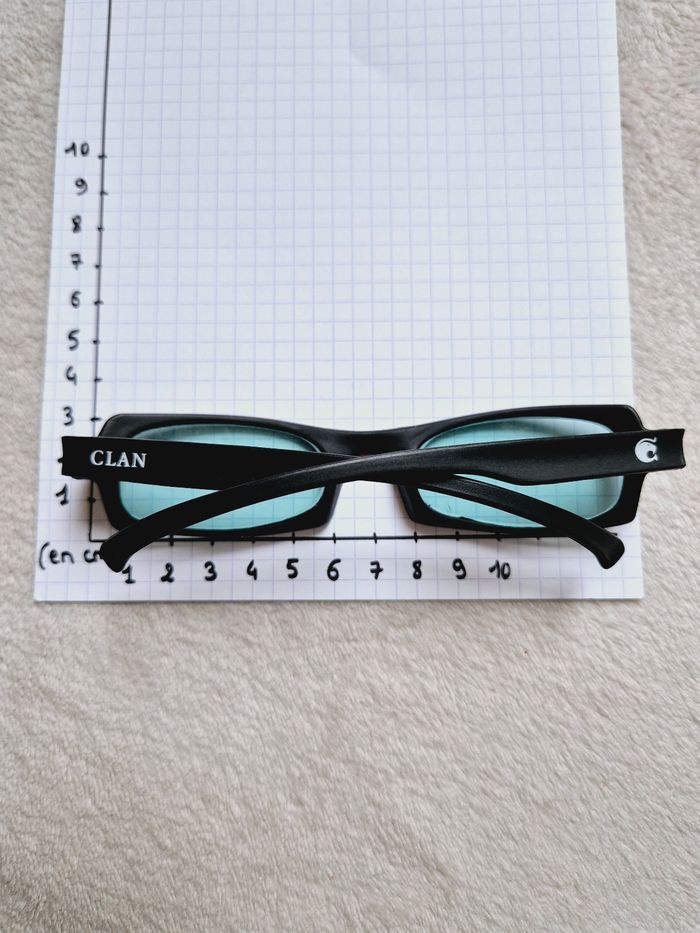 Lunettes de déguisement en plastique noir - photo numéro 3