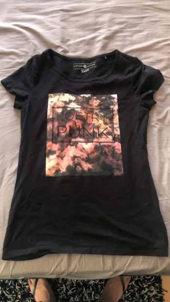 Tee shirt