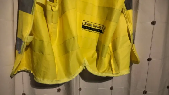 Gilet jaune / sac de courses - photo numéro 2