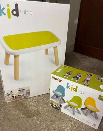Lot kid table et lot de 3 chaises