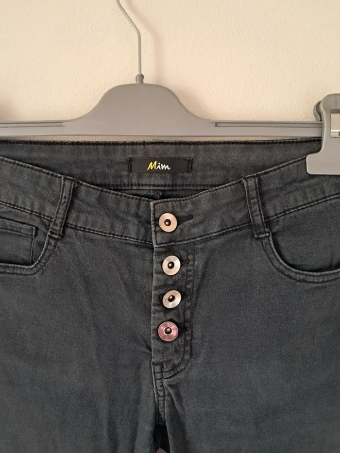 Jean skinny femme noir boutons apparents tendance - photo numéro 3
