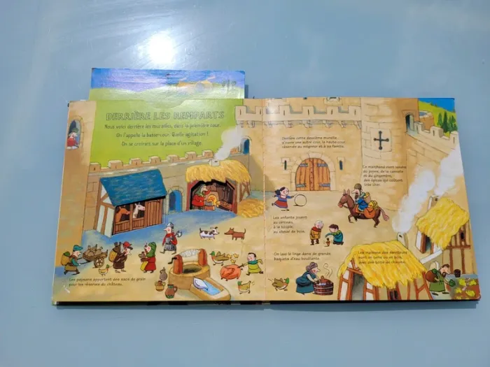 Livre animé de flaps, tirettes.. Kididoc 🛡 Les Chateaux-Forts 🐎 - photo numéro 4