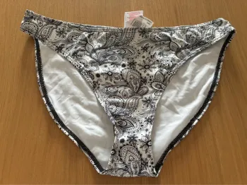 Bas de maillot de bain blanc et noir