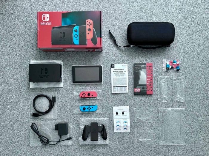 Console Nintendo Switch (2019) avec accessoires - photo numéro 2
