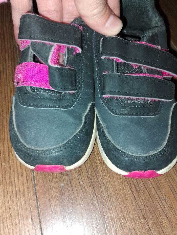 Basket adidas et sandalette p.25 - photo numéro 3