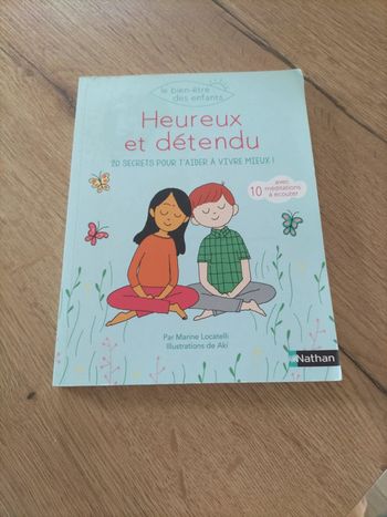 Heureux et détendu. Le bien être des enfants