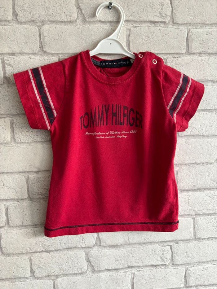 Tee shirt Tommy hilfiger taille 1 ans