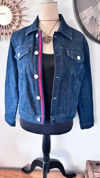 💕 veste en jean bleue marine avec galon rouge taille 40 L #claudiepierlot