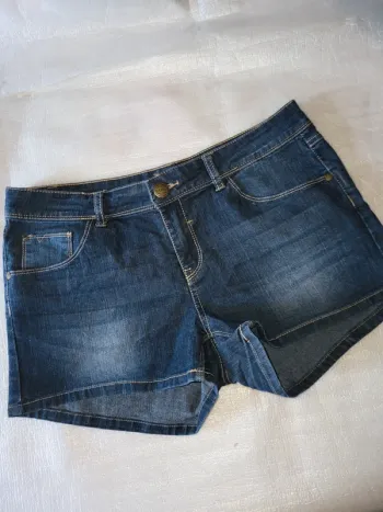 Short denim