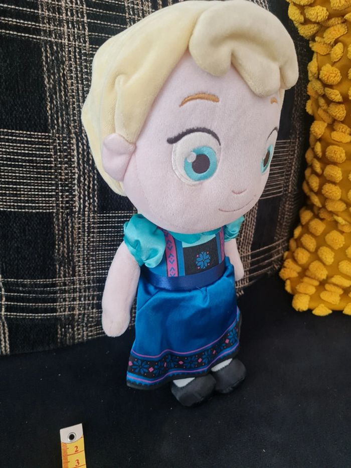 Peluche Elsa - reine des Neiges Disney store - 30 cm - photo numéro 3