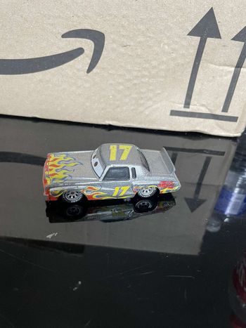 Voiture Cars Darrell Cartrip Disney Pixar