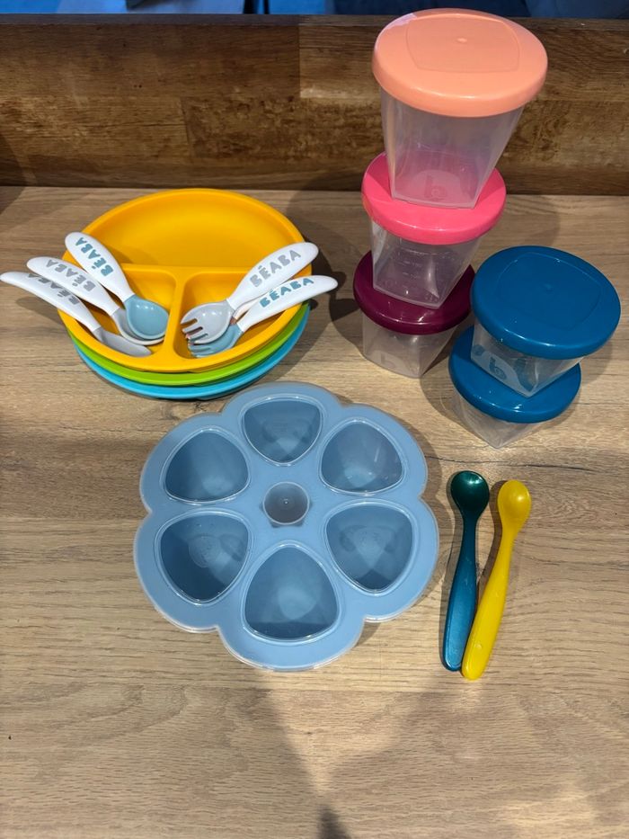 Lot beaba, assiettes, couverts et pots de conservation - photo numéro 3