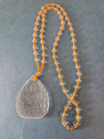 Collier pendentif bouddha jaune