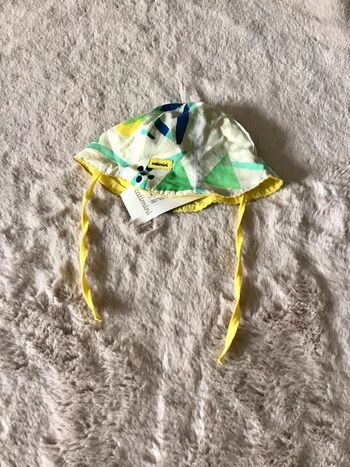 Chapeau de marque Catimini taille 44 soit 6/9 mois (0723)