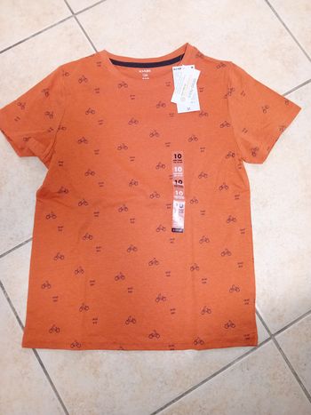 Tee shirt Neuf motif vélos 10 ans