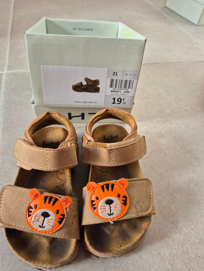 La halle sandale ourson taille 21
