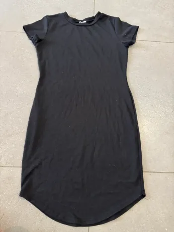 Robe noire ardene, taille M, très bon état, 95cm longueur