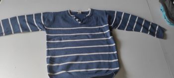 Pull bleu rayé blanc