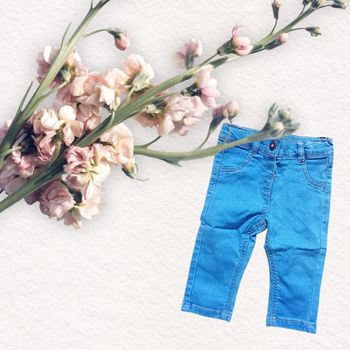 Jean bleu pour bébé fille taille 9 mois