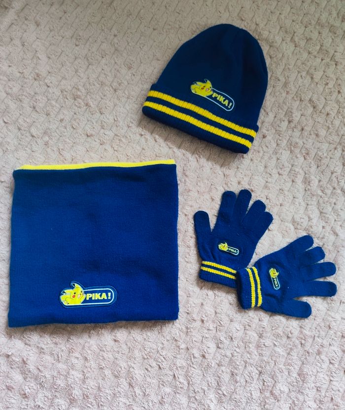 Ensemble bonnet, gants et couvre cou Pikachu