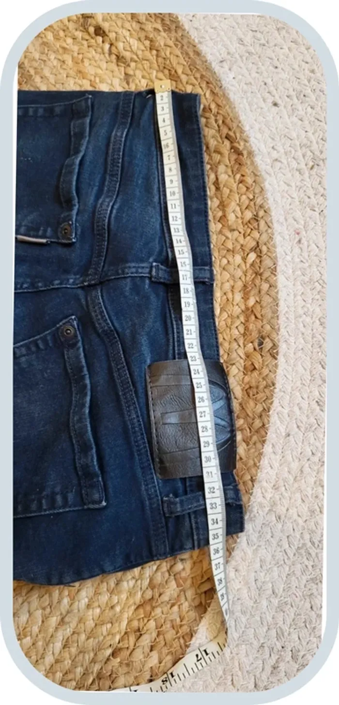 Jean slim bleu foncé McDonald's – Taille 36 – Bon état
- Femme - photo numéro 10