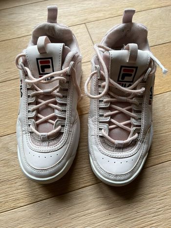 Chaussure fila rose pale bon état taille 38.