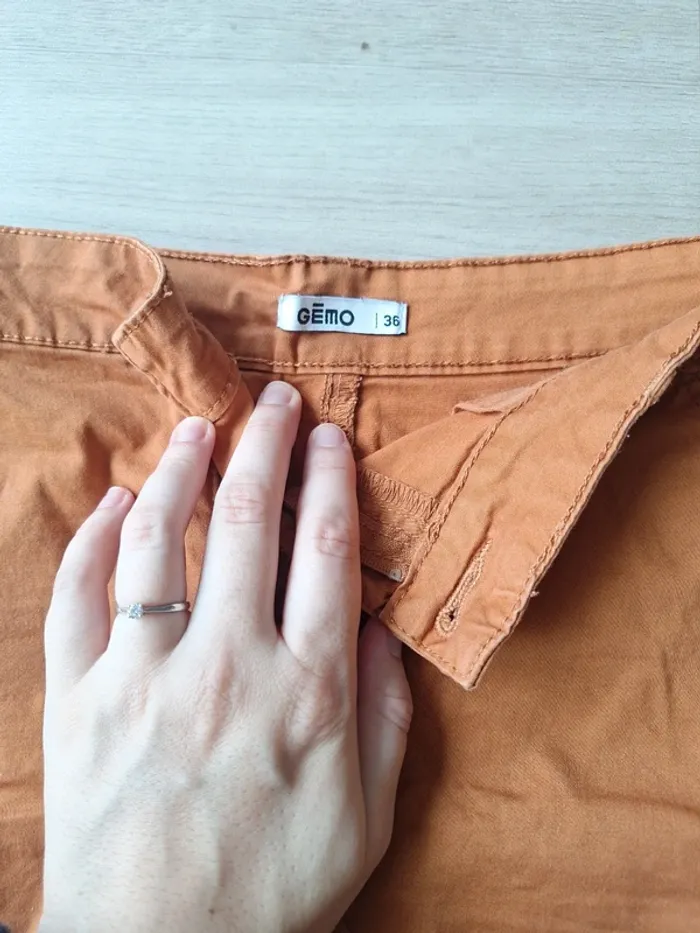 Short marron - photo numéro 3