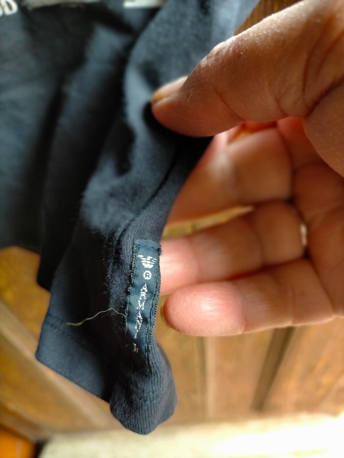 Ravissant tee shirt Armani  2 ans - photo numéro 5