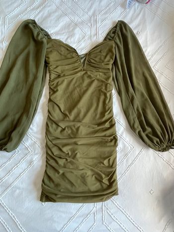 Robe en tulle ou voile manches bouffantes verte