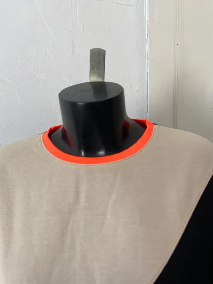 Pull noir et orange n°440 - photo numéro 4