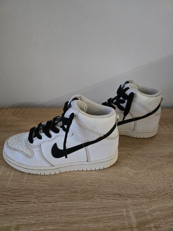 Paire de Nike Dunk high blanche et noire - Pointure 33,5