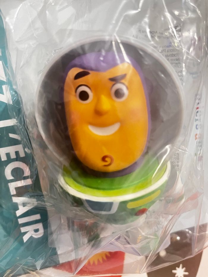 Livre Disney les premiers amis sous blister - photo numéro 2