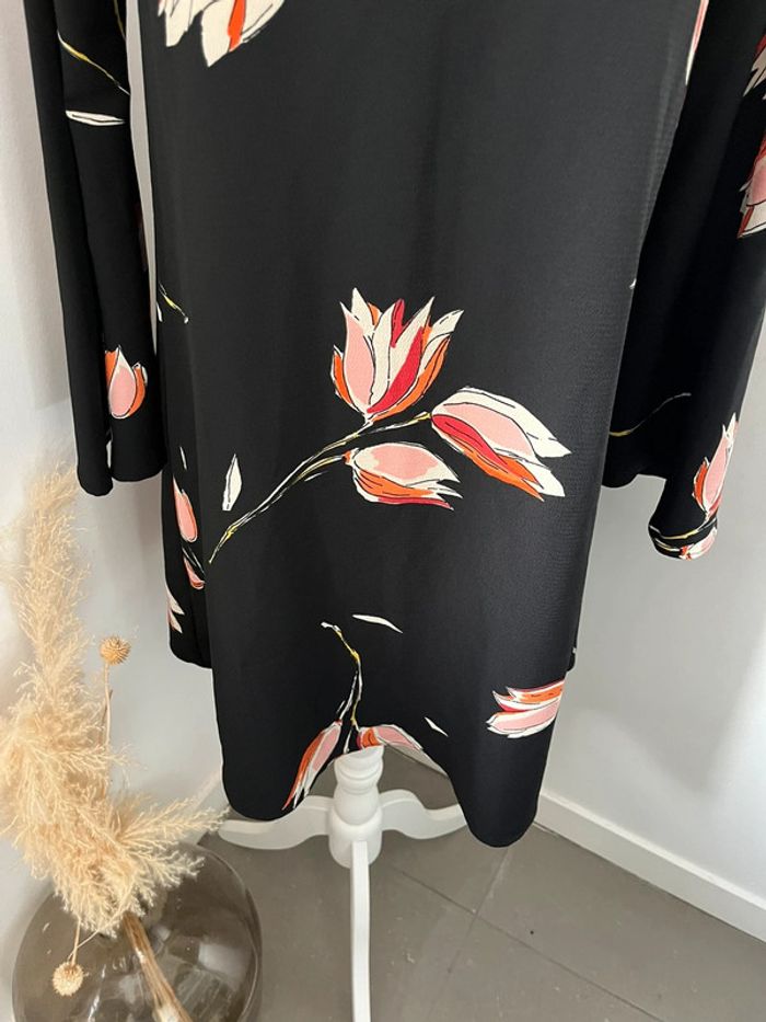 Robe noire à fleurs Zara S comme neuve - photo numéro 2