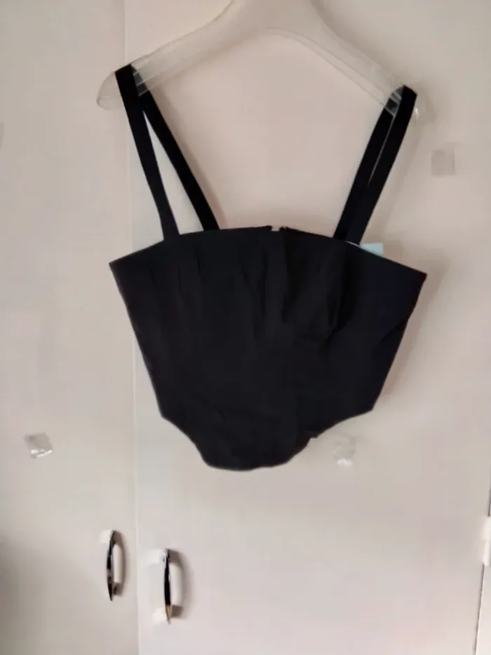 Crop top a bretelles Marque H&M. (A100)