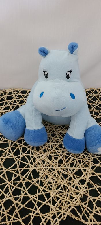 Doudou hippopotame bleu avec grelot arthur et lola BEBISOL