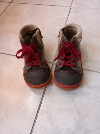 Chaussures montantes taille 27
