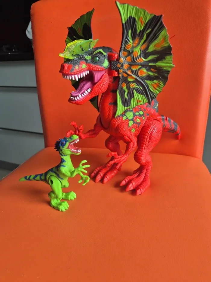 Lot de 2 figurines dinosaures
