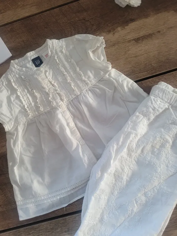 Petit ensemble blanc brodé - photo numéro 2