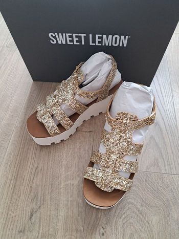 Jolies sandales Sweet Lemon neuves P36